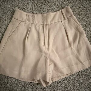 EXPRESS Stylist Women's Tan Shorts- Size 4